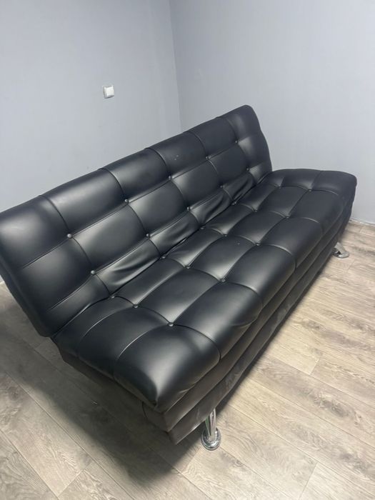 Диван кожаный почти новый