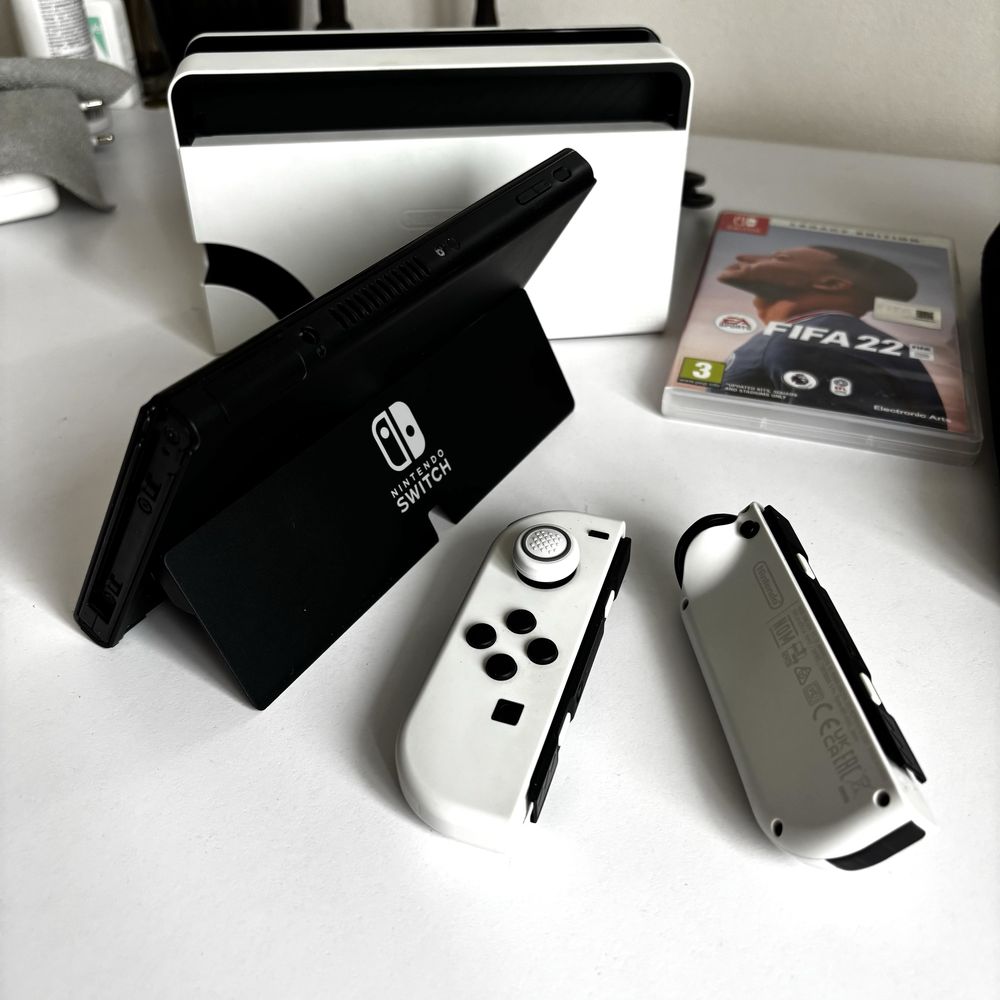 Nintendo Switch OLED в идеальном состоянии
