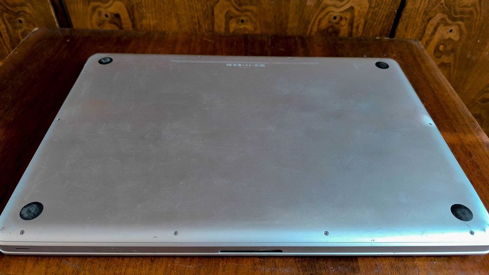 лаптоп  - ябълка