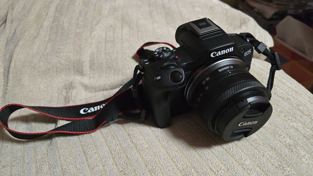 Canon R50 + Canon RF-S 18-45mm f / 4.5-6.3 IS STM