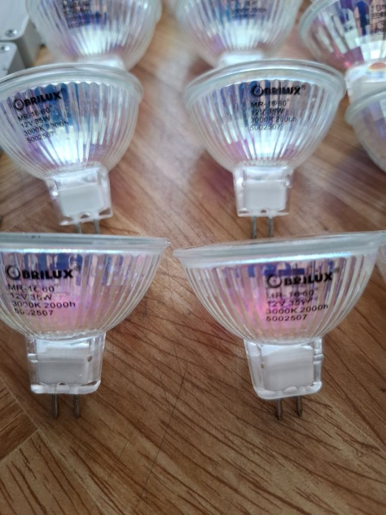 Електронни трансформатори 220v./12v. плюс 25бр. лунички 12 v.