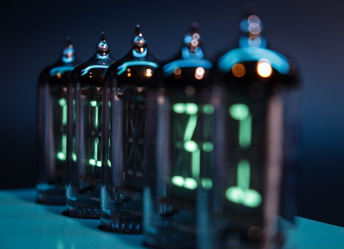 Часы на лампах ВЛИ ИВ-4 СССР Nixie clock ретро винтаж hitech cyberpunk