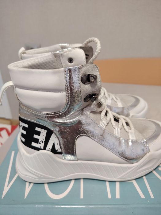 Дамски бяли боти