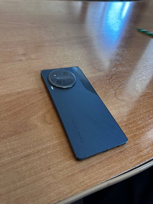 Tecno  camon  30