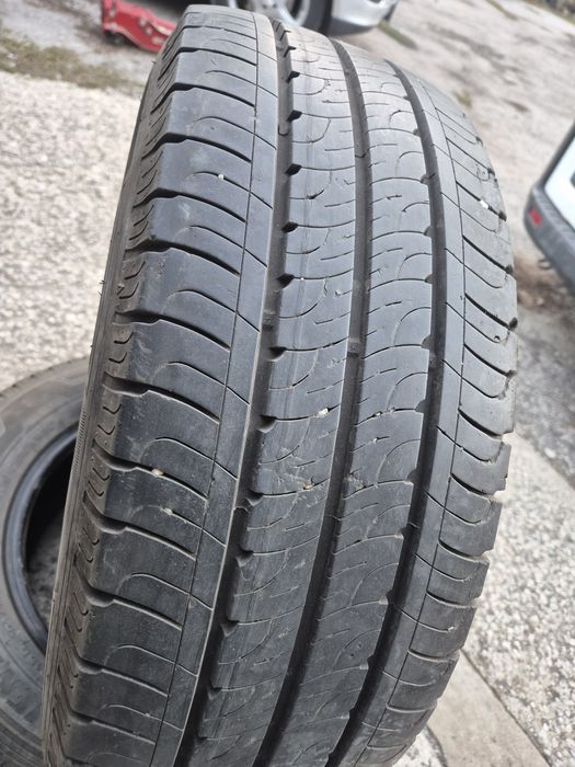 2бр. 215/65/15C гуми бус Goodyear Efficient Grip бусови гуми цетки