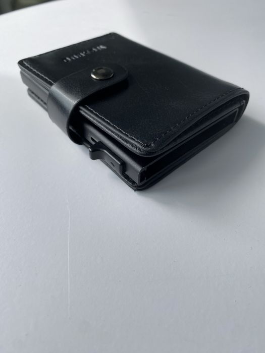 Продавам чисто нов неизползван мъжки портфейл