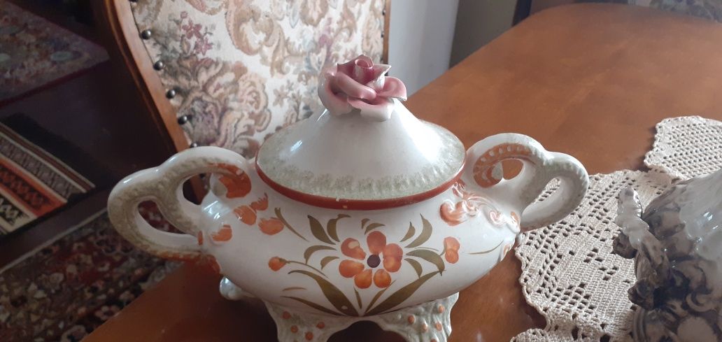 Порцеланов супник