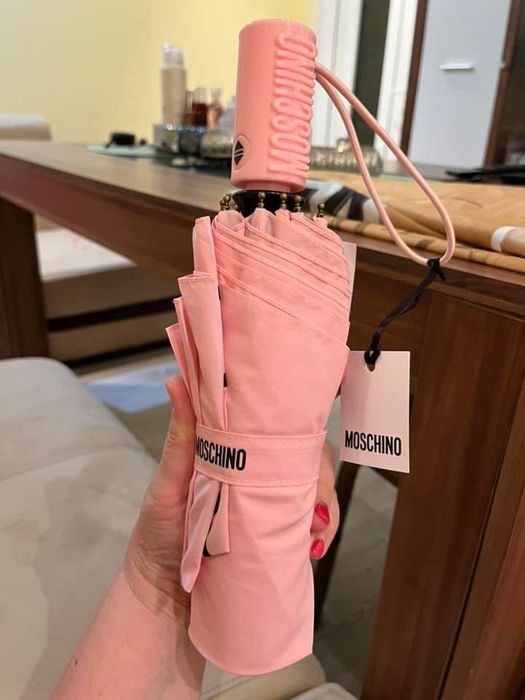 Оригинални чадъри,,LOVE MOSCHINO