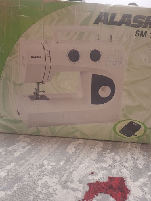 Masina de cusut  electrica cu pedala