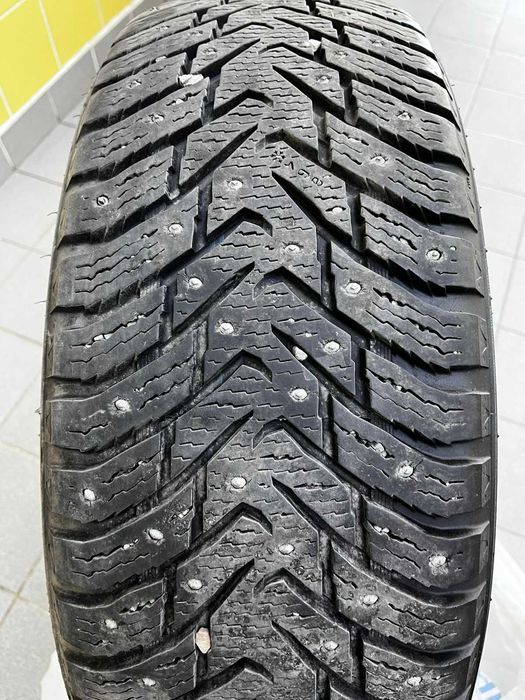 Nokian Tyres 235/55/R20 зимние