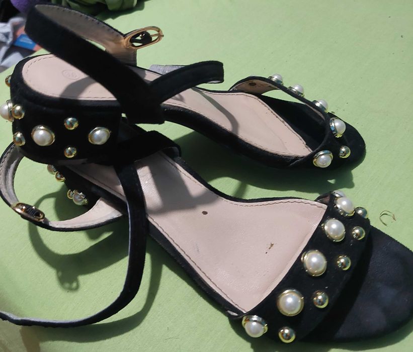 Sandale cu perluțe
