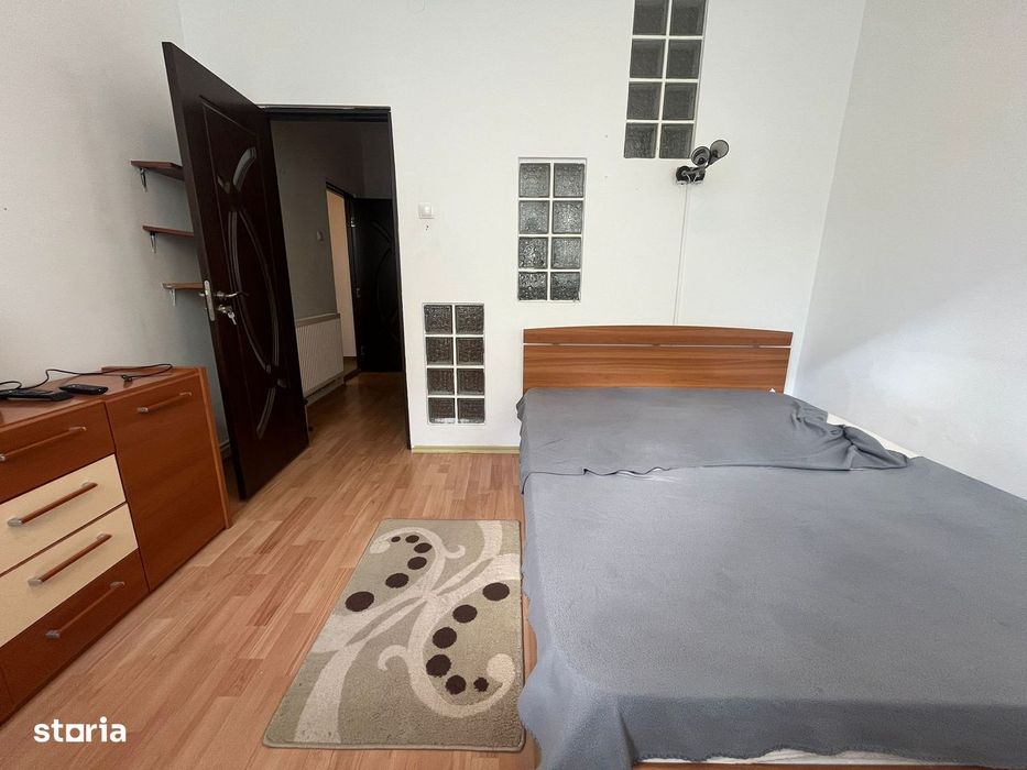 Apartament 2 camere, semidecomandat, 40 mp, parter cu intrare separată