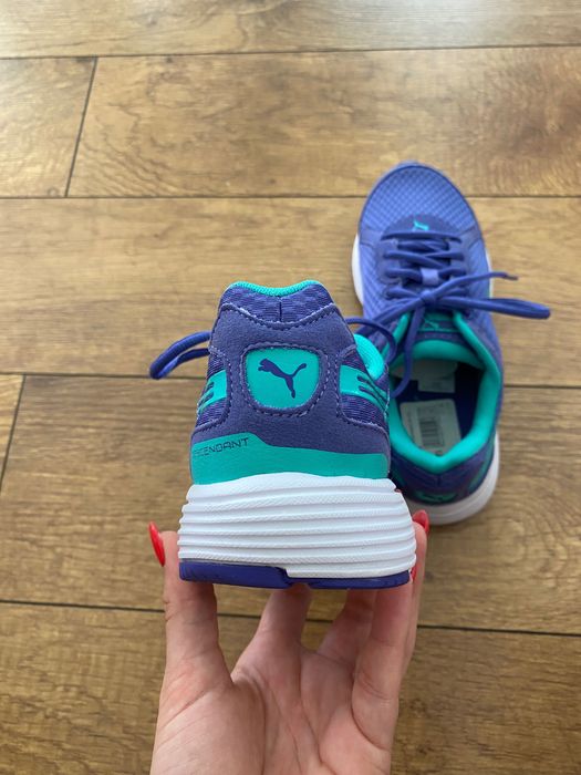 ЧИСТО НОВИ детски обувки Puma