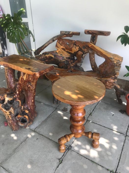 Sculpturi din lemn lucrate manual
