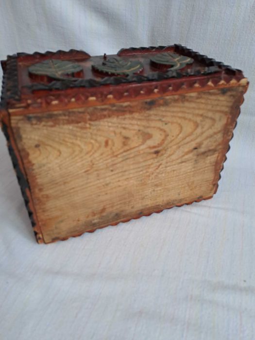 cutie veche lemn detalii tramp art 26/19/18 cm