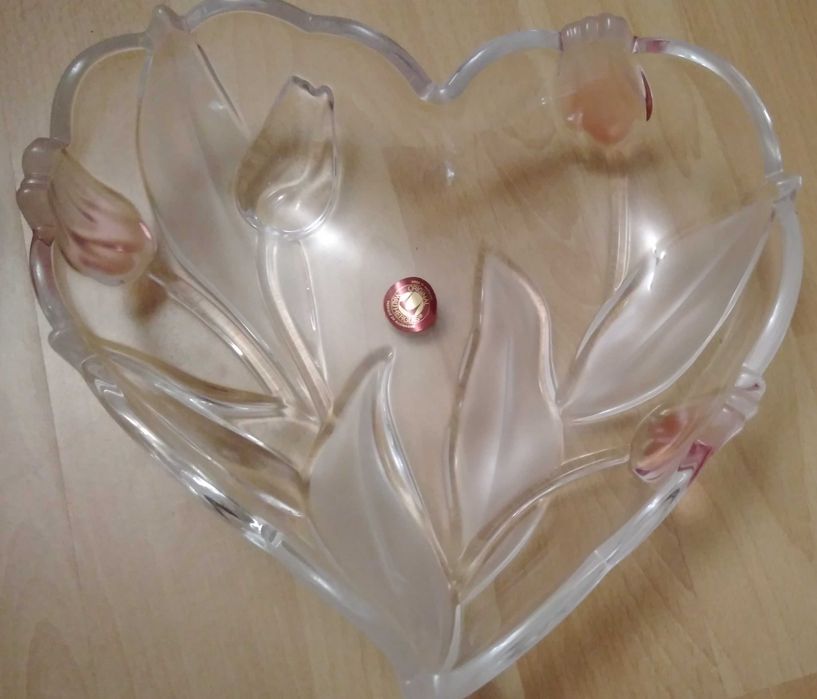 Кристални купи, чаши, бонбониера и салатиера