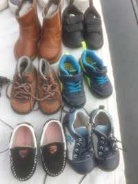 Vând papucei diverse mărimi