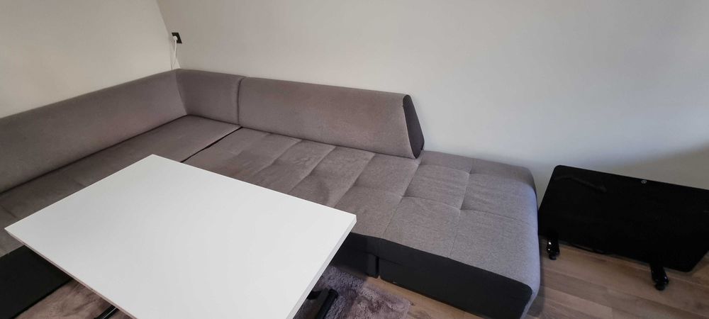 Ъглов голям диван