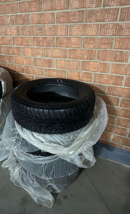 Зимние шипованные шины б/у в хорошем состоянии.
Nokian R17 225/60