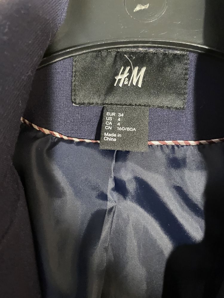 Вталено сако H&M