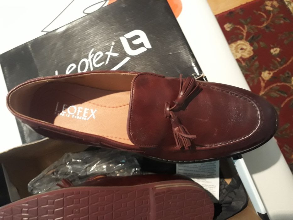 Vand  pantofi noi in cutie