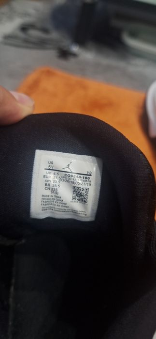 Air Jordan Max Aura 'Golden Knights'