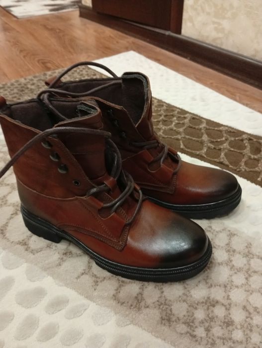 Продам мужские кожаные ботинки.