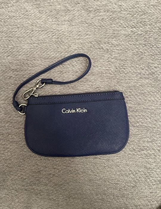 Маленький клатч от Calvin Klein