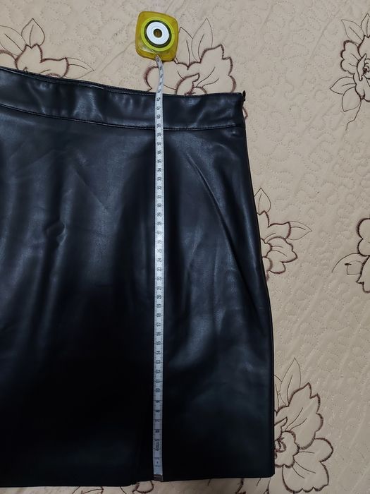 Fusta scurta Molly Bracken, imitatie piele, culoare negru (M)