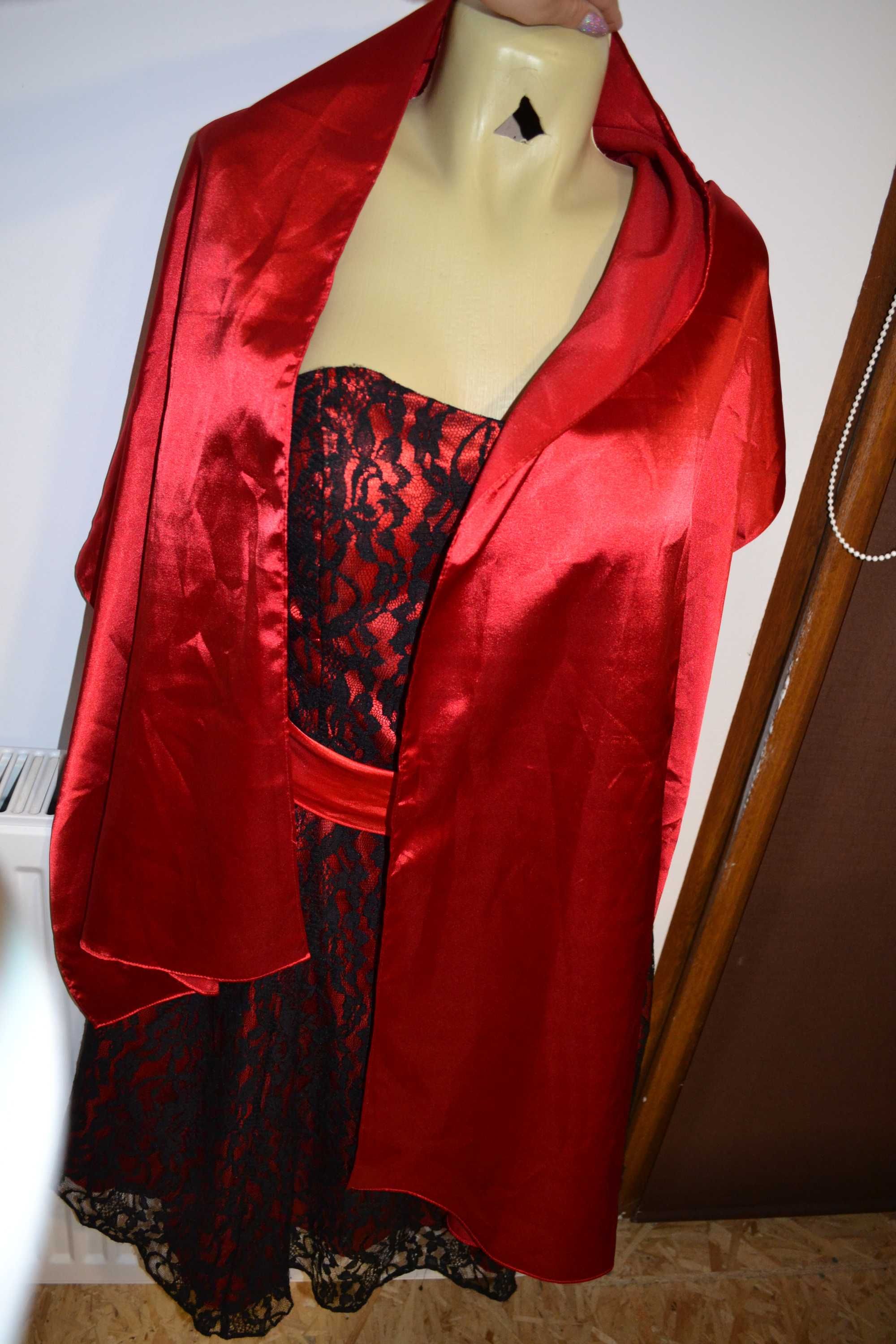 Rochie roșie, fără bretele, cu dantelă neagră+esarfă satin, XS