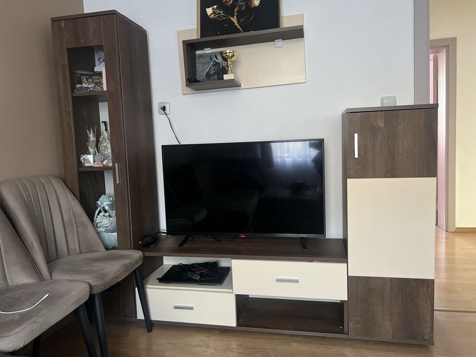 Секция бежово и кафяво