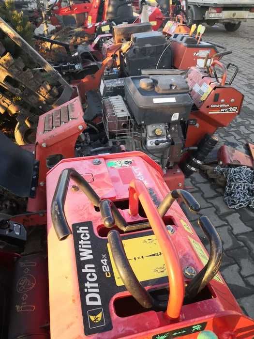 Ditch Witch R300 cu trencher sapa șanțuri precis diverse atasamente