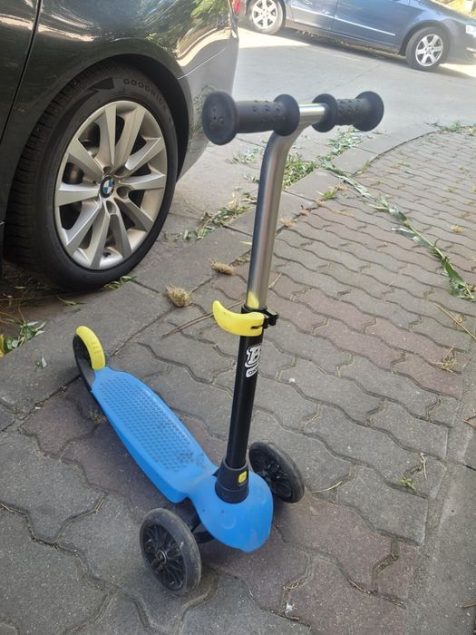 Vând trotineta pentru copii