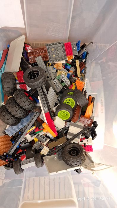 Cutie piese Lego City cca 4kg diverse kituri.