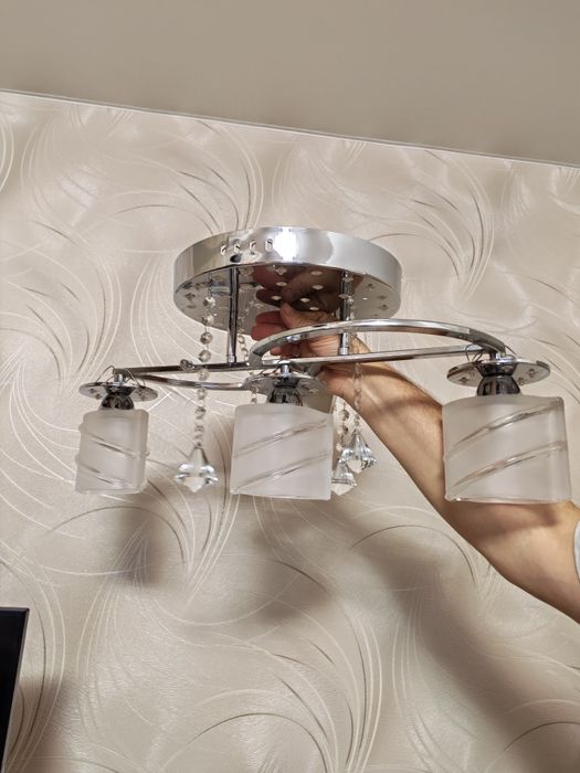 Люстра трехрожковая.