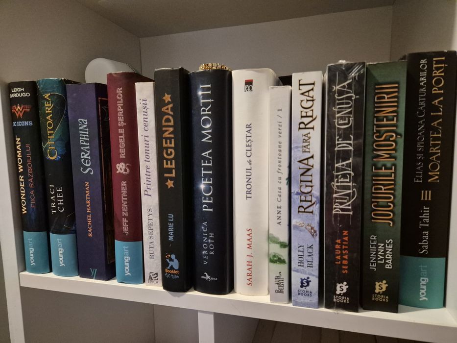 Vând cărți în stare foarte bună