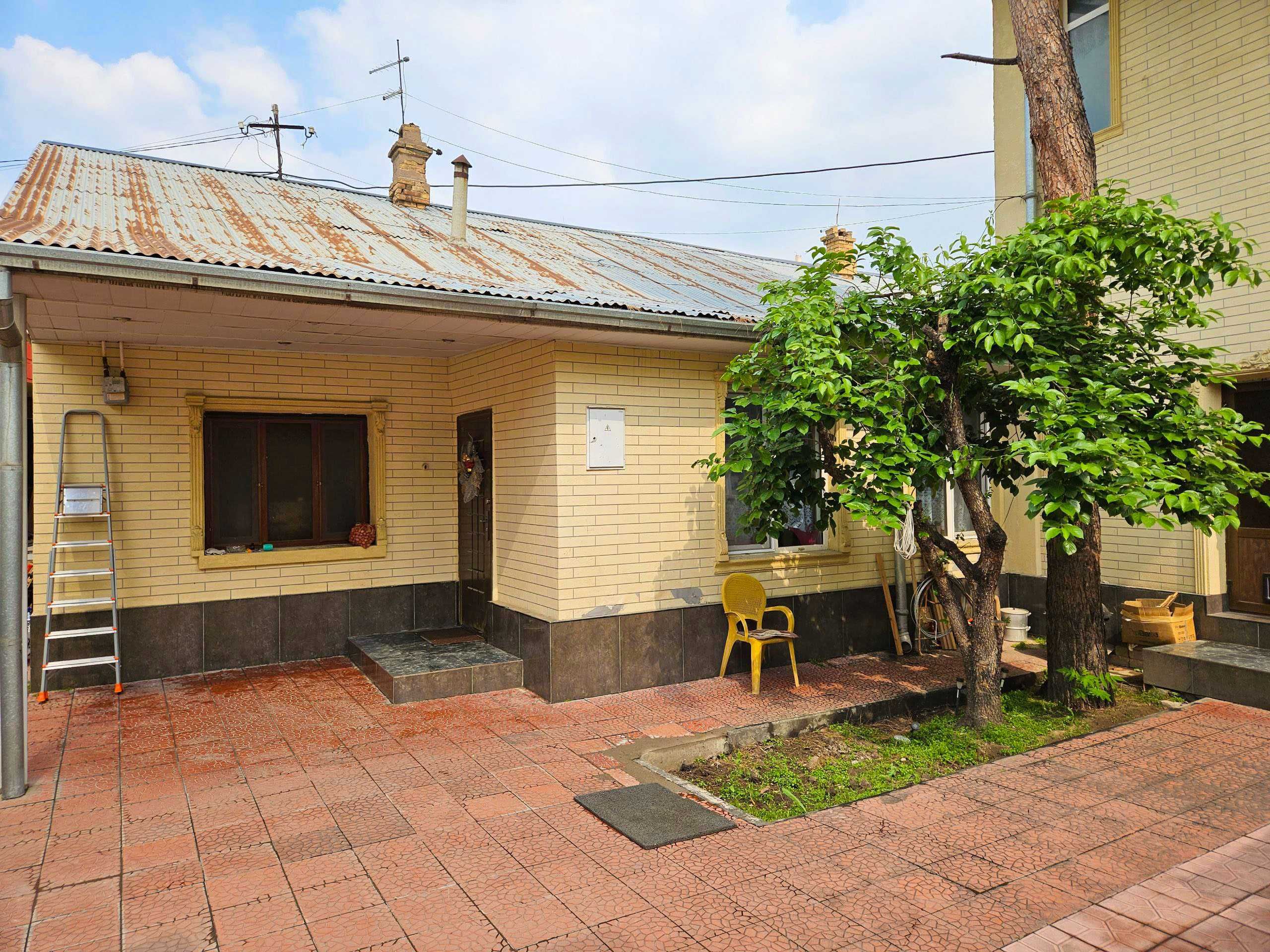 Азербайджанский центр. Продается дом 150 кв.м., земля - 2,8 сотки