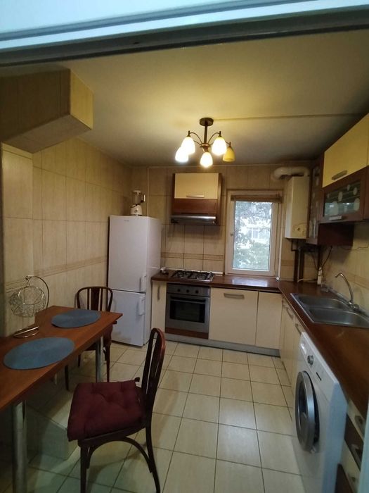 Inchiriez apartament 3 c, Podu Roș