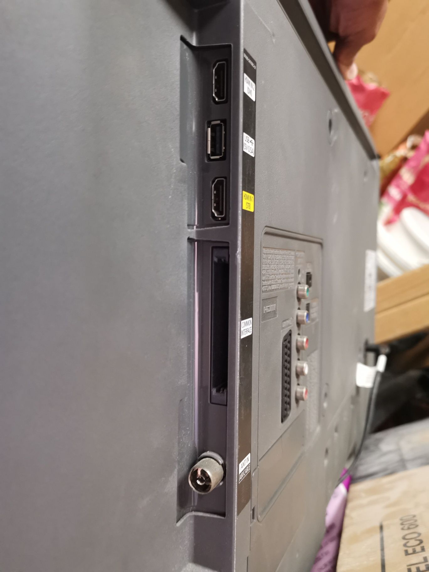 LED телевизор Samsung UE32F4000AW