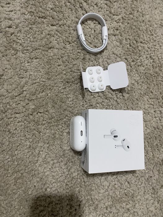 Vand AirPods pro 2 purtate de cateva ori