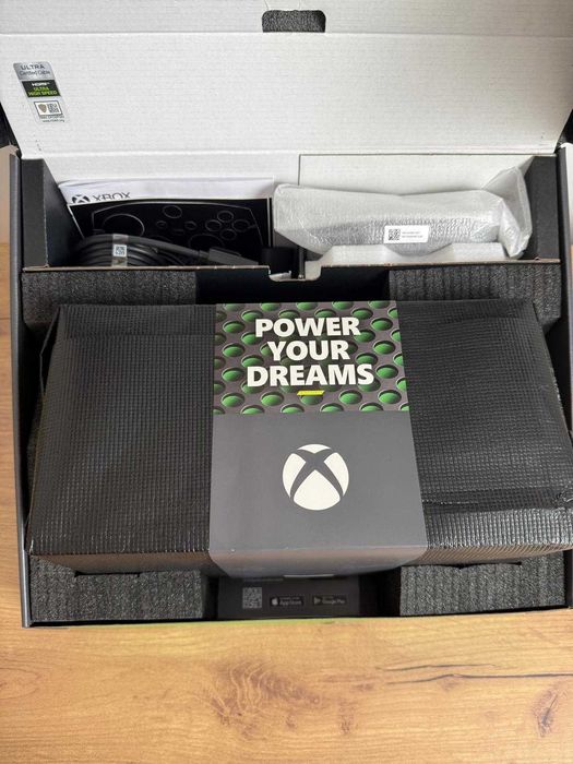 Като Нов Xbox Series X 1TB + 2 контролера + 10 игри + повече