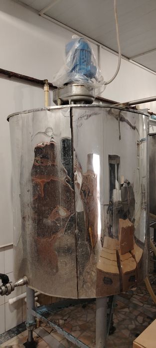 Продам пищевую ёмкость 1т.