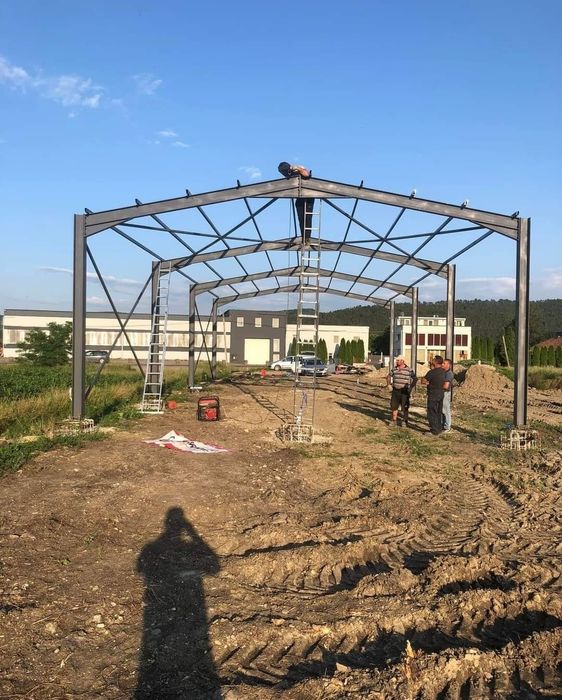 Vand o gama larga de hale metalice diferite dimensiuni