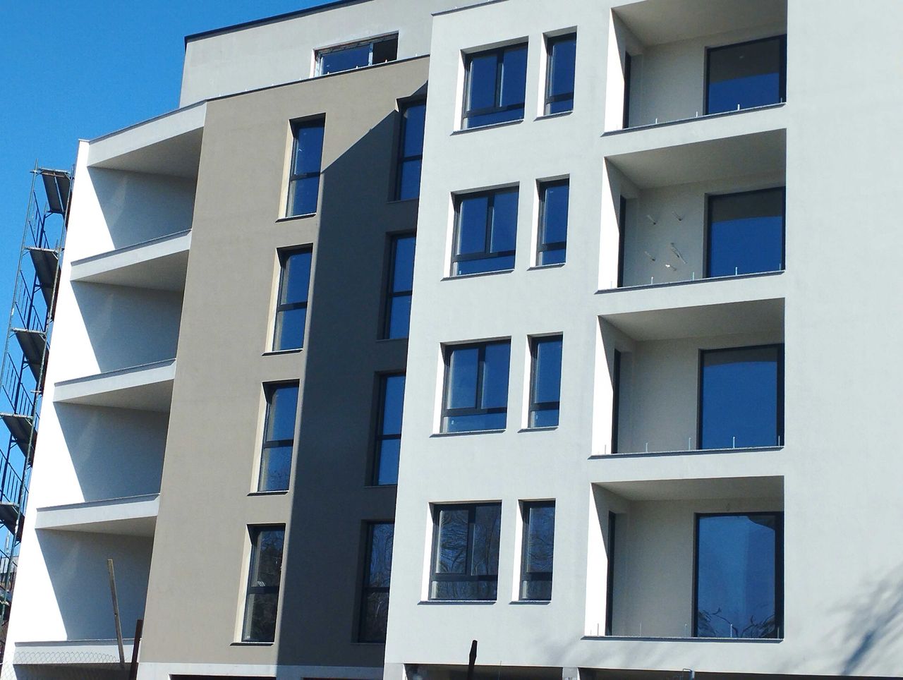 Продава се Двустаен апартамент в София, Студентски град - 63 кв.м за 2061 €/кв.м - Снимка #2