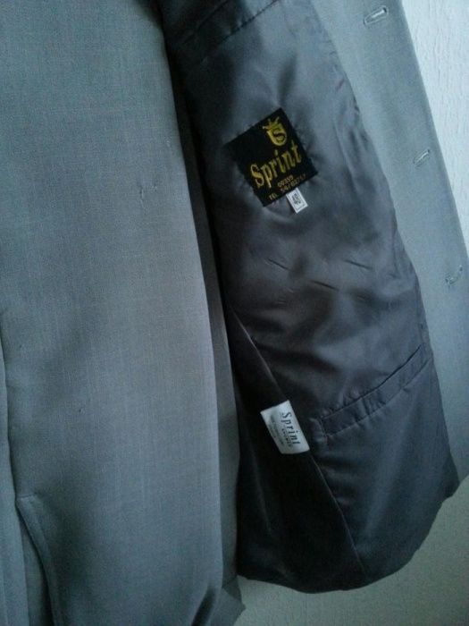 Сако-лен;Сиво мъжко сако+ панталон;К-кт нови ризи с къс ръкав.