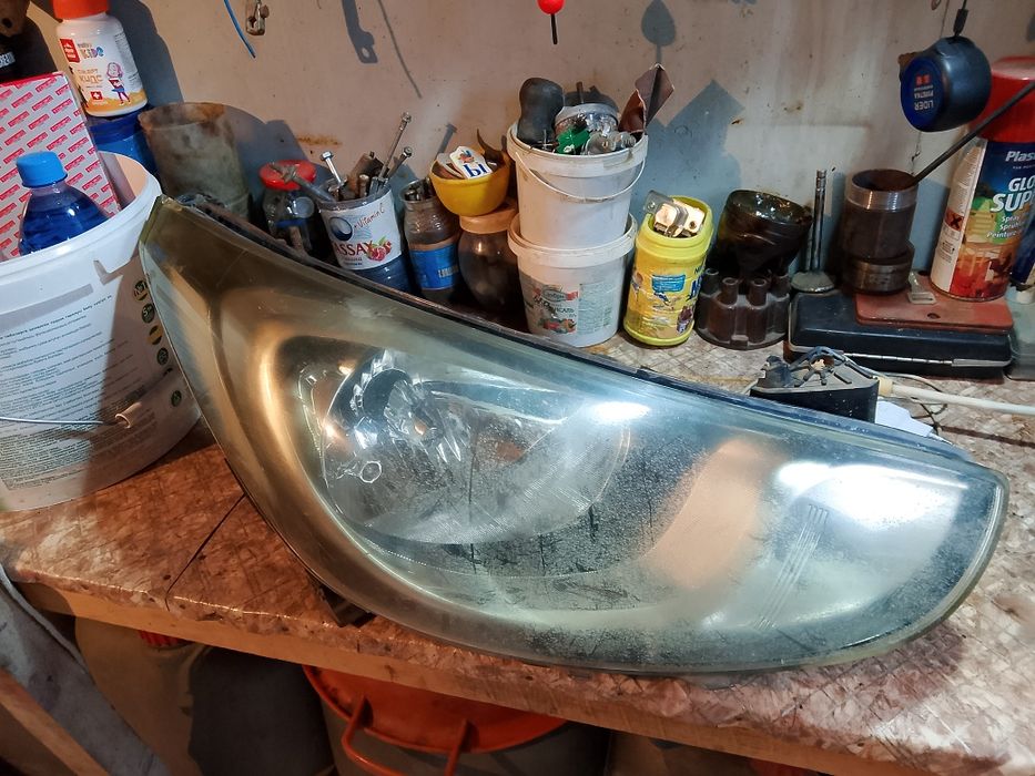 Продам фары на хюндай акцент 2011г.