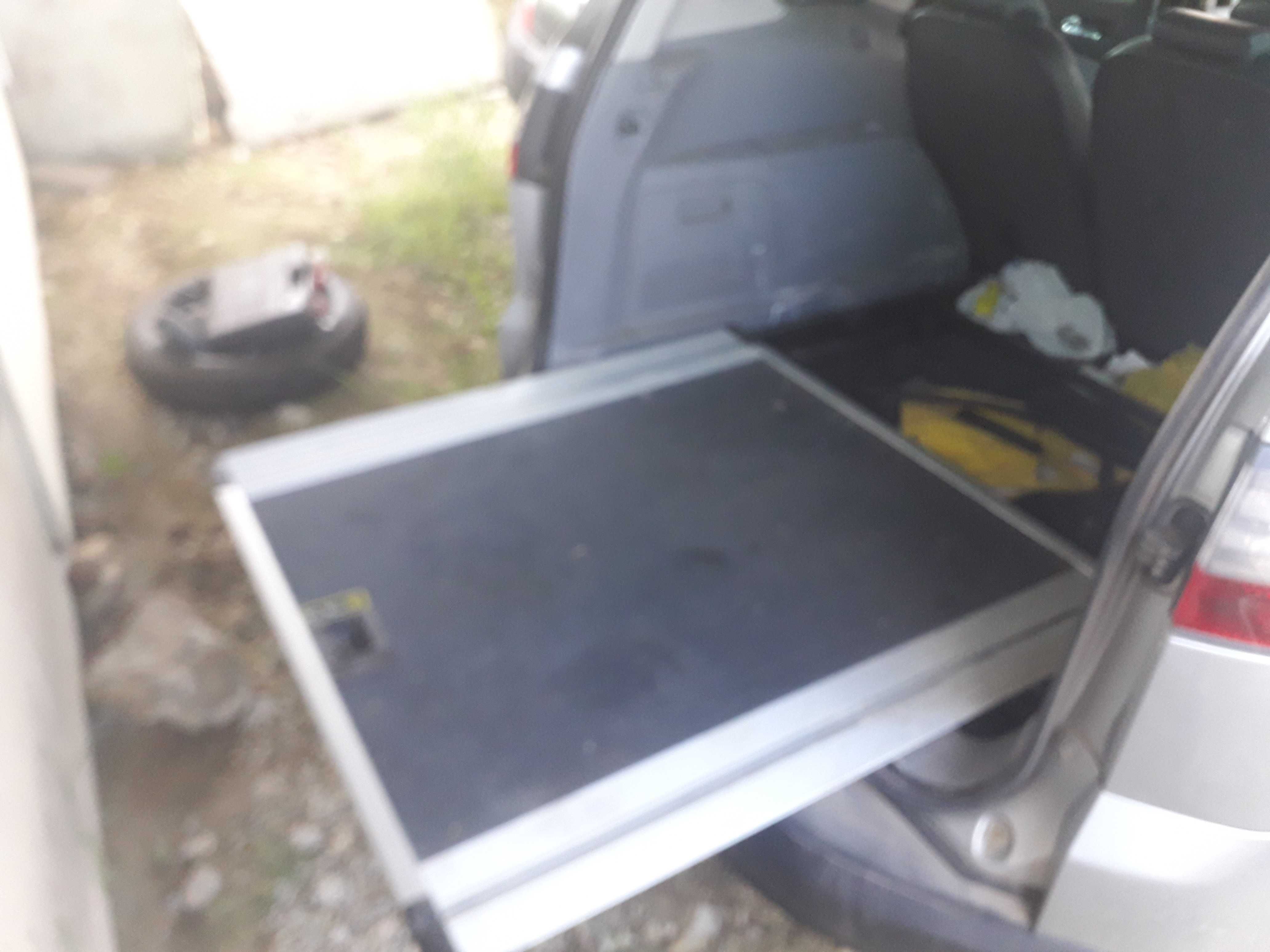 Продавам Ford max