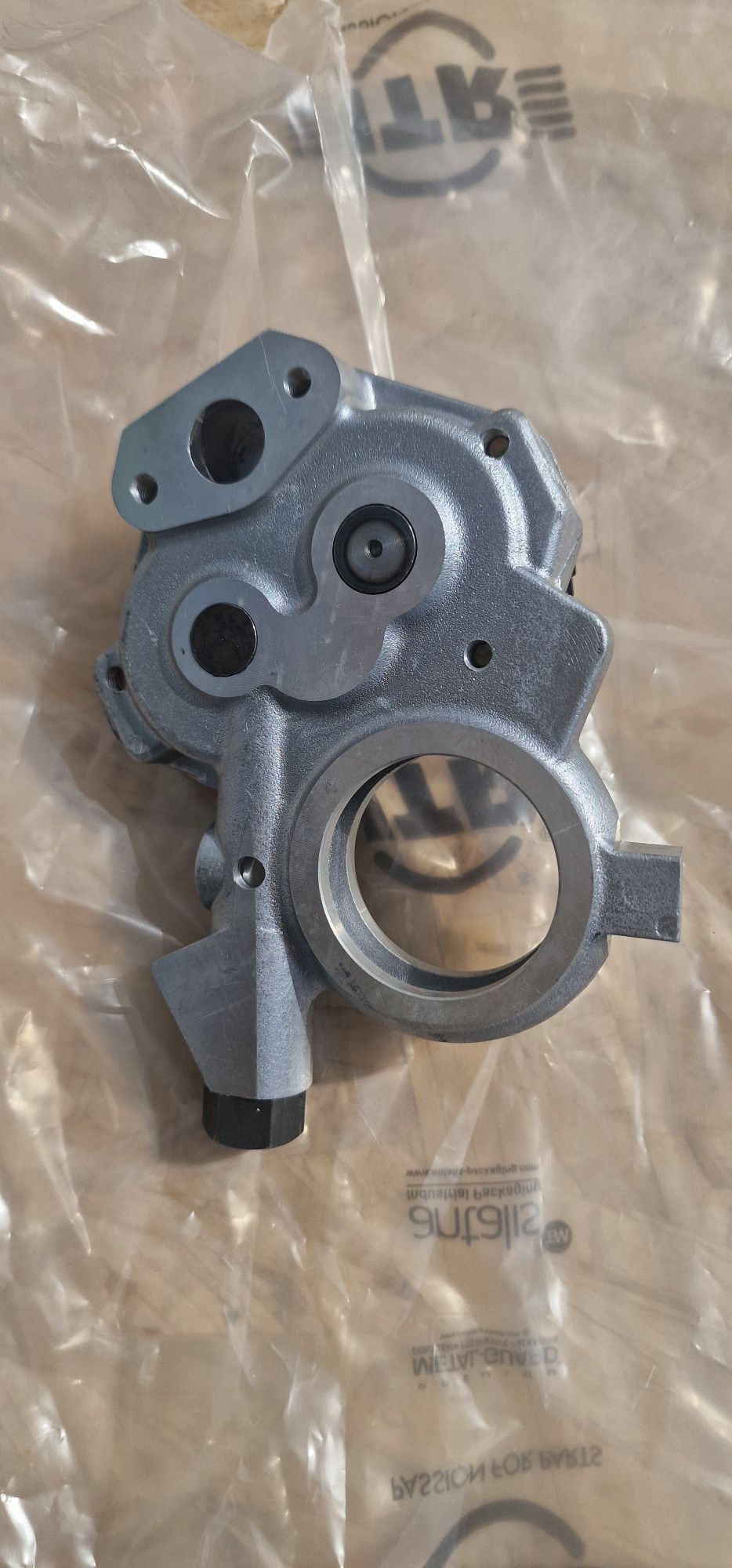 Pompă ulei tractor fiat 211 215 preț 1650 lei nouă pe original se poat