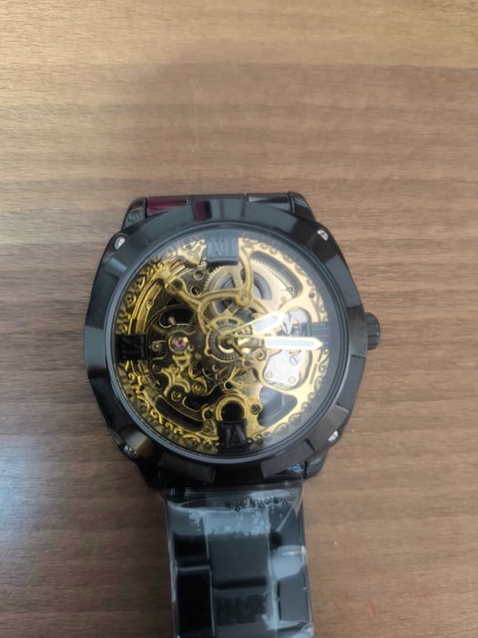 Самонавиващ се  ръчен часовник