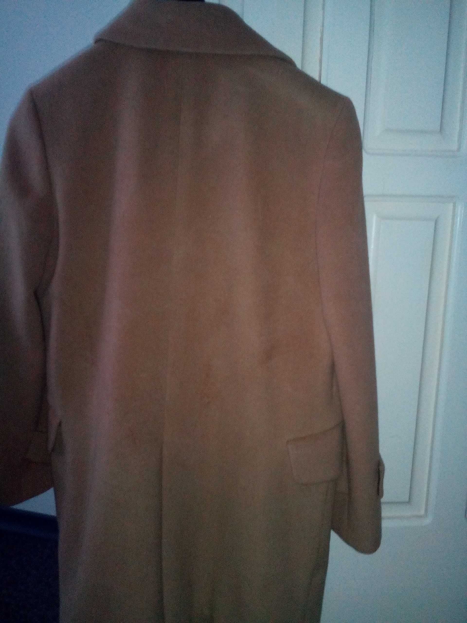 Вълнени палта и трикотажни и кожени манта
